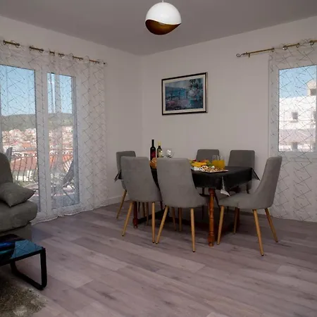 Apartament B *